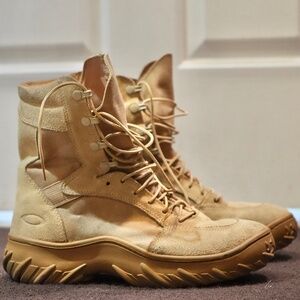 Unworn (Mens US8.5) Oakley Cayote Military Boot